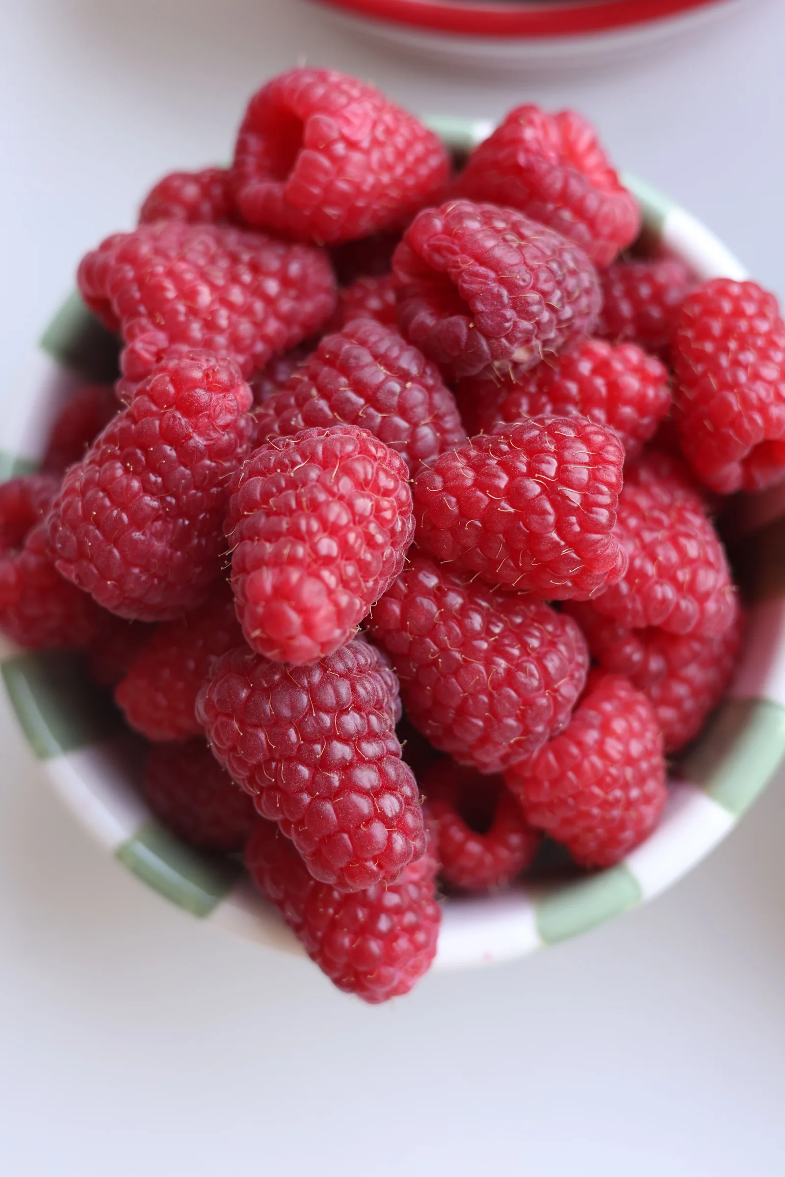 Frisch gepflückte Himbeeren: die süß-saftige, leicht blumige Fruchtnote femininer Düfte